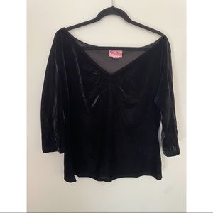 Pinup Couture Velvet Off-shoulder top